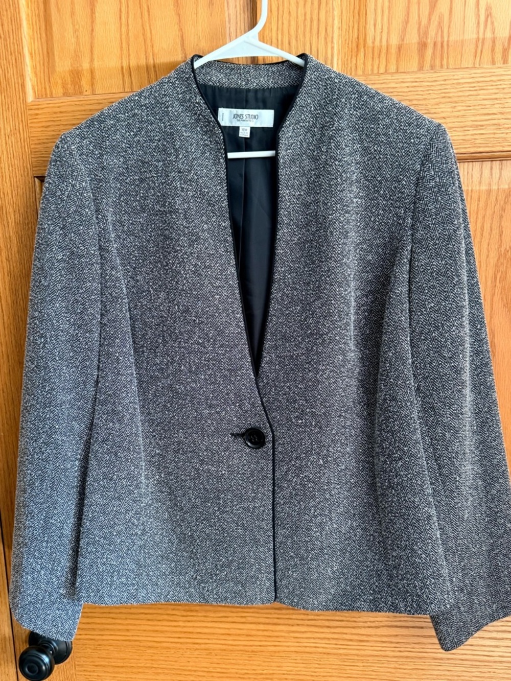 Jones Studio Gray Herringbone Collarless Single-Button Blazer
